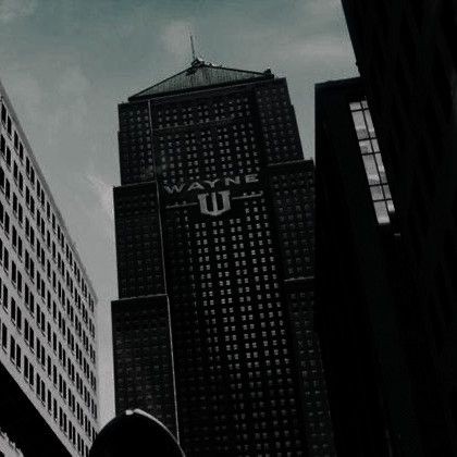 ccgeeks_'s tweet image. #howtoread: Batman
— 🕷️