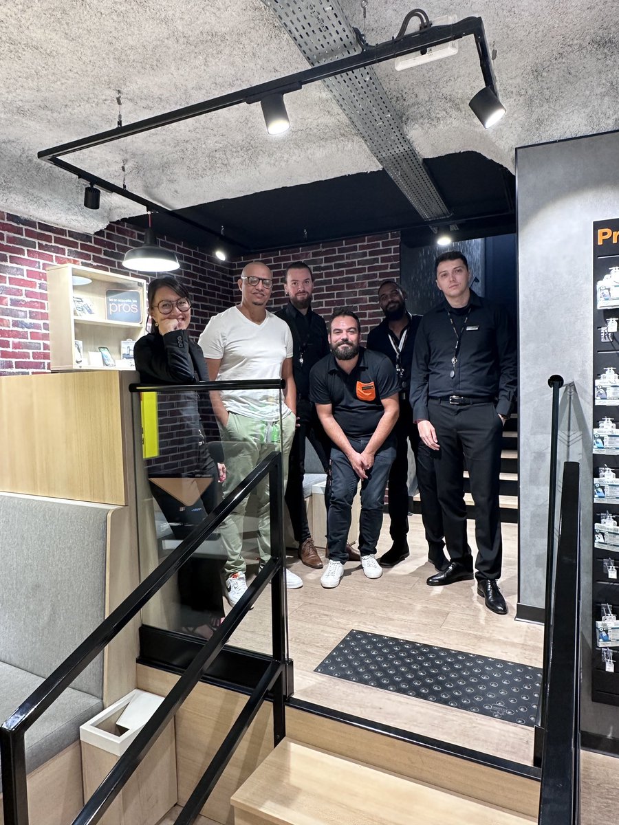 Anthony THEPAULT (@anthonythepault) on Twitter photo Un grand bravo à la Team d’experts pro de Chinon pour le label pro GDT obtenu ce jeudi.
Nos clients pros sont accueillis, pris en charge et accompagnés dans leurs activités avec une équipe engagée. Un magasin PROdigieux
@GDT <a href="/gilles_combe/">Gilles Combe</a> <a href="/S_lebriss/">Sebastien Le Bris</a> <a href="/CindyGilot/">Cindy Gilot</a> <a href="/LaurentVau83460/">Laurent Vautier</a> Un grand bravo à la Team d’experts pro de Chinon pour le label pro GDT obtenu ce jeudi.
Nos clients pros sont accueillis, pris en charge et accompagnés dans leurs activités avec une équipe engagée. Un magasin PROdigieux
@GDT <a href="/gilles_combe/">Gilles Combe</a> <a href="/S_lebriss/">Sebastien Le Bris</a> <a href="/CindyGilot/">Cindy Gilot</a> <a href="/LaurentVau83460/">Laurent Vautier</a>