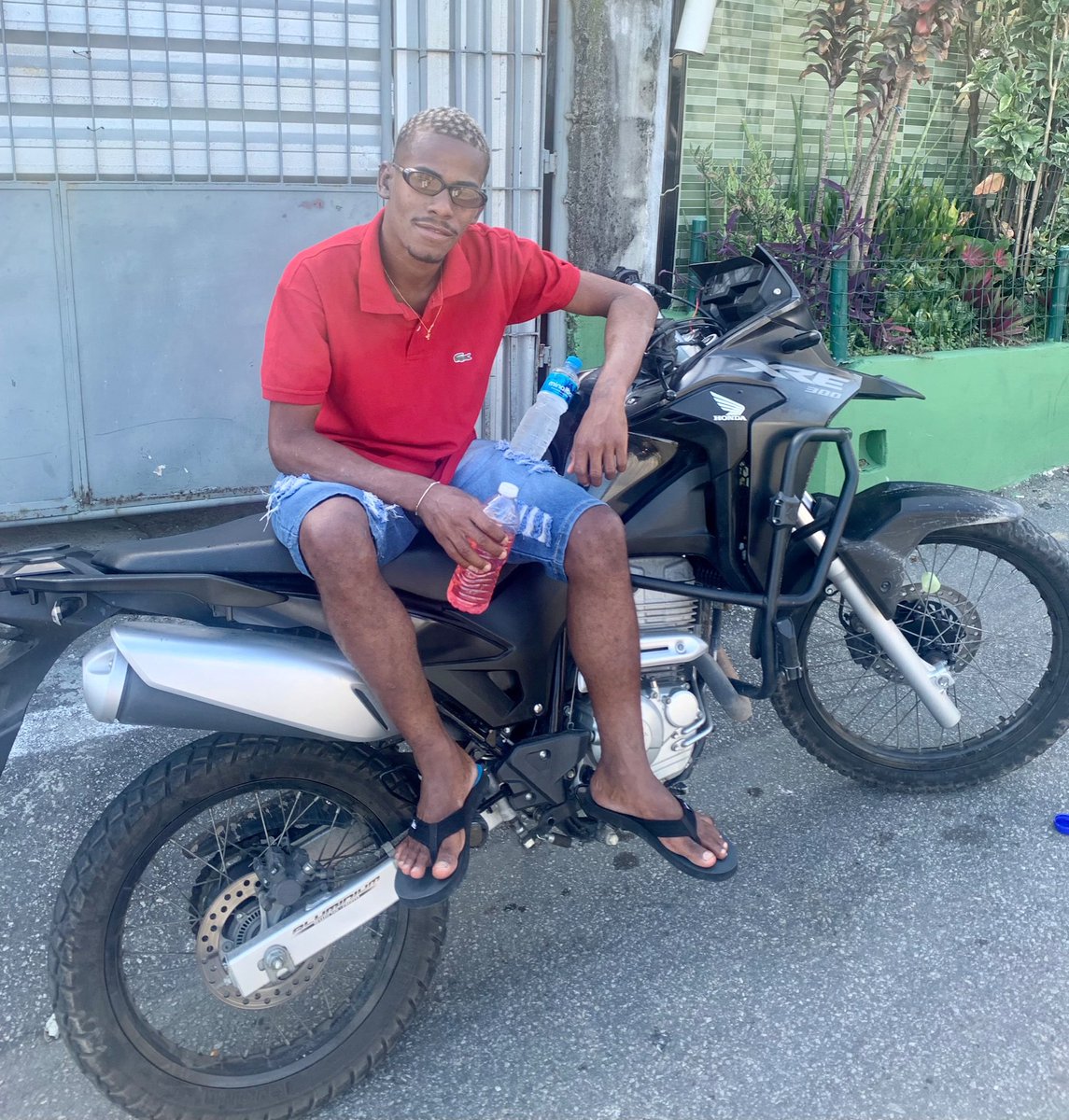 um dos caras mais responsa e humilde que já conheci na minha vida, jamais vou esquecer de você meu mano. fica com Deus bndd, meu mano kin preto chique, rei da Lacoste..🐒😭😭😭😭😭😭🏴🏴🏴🏴🏴