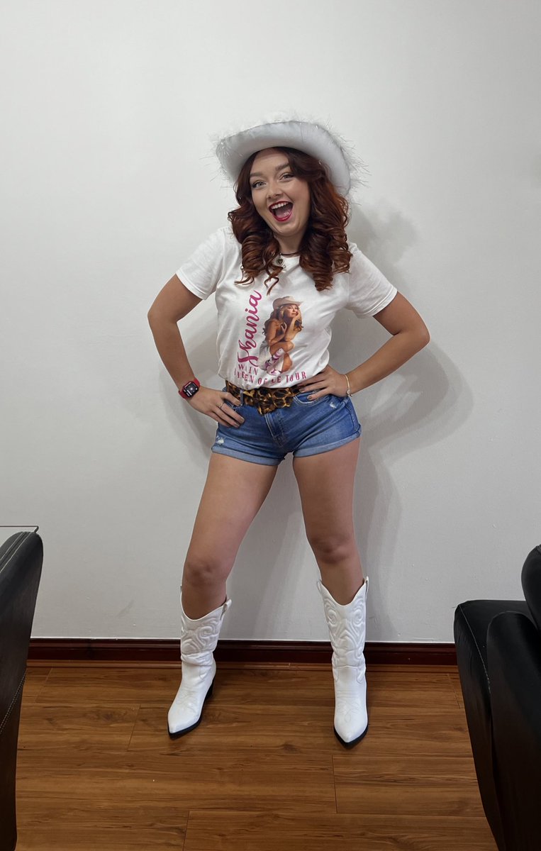 Let’s go girls 🐆🎤

<a href="/ShaniaTwain/">Shania Twain 💎💎💎</a> can’t wait to see you  tonight ♥️