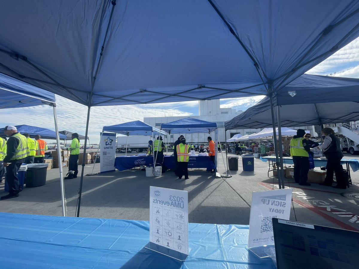 IFSSarah's tweet photo. Craving a burger? Craving to learn more about our BRGs? Be sure to stop by the DEN Burger Burn featuring a BRG fair! https://t.co/yNcPOhmPU5