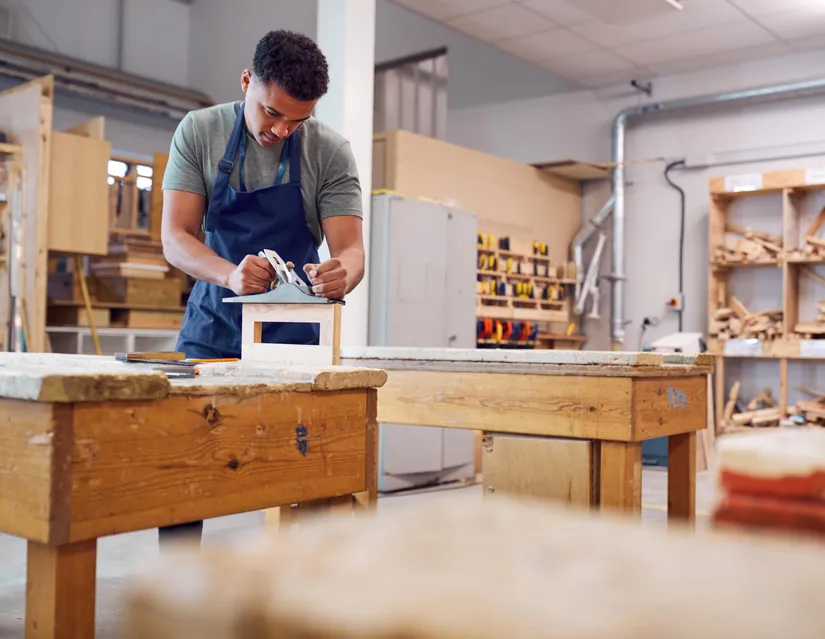 boersenzeitung's tweet photo. Tag des Handwerks: #Arbeitskräftemangel nimmt zu
Handwerksbetrieben fällt die #Personalsuche immer schwerer. Wenn sie #Auszubildende finden, binden sie diese gerne an sich. Trotzdem ist jeder dritte #Handwerksberuf vom #Fachkräftemangel betroffen.
https://t.co/dQn9WsSByL https://t.co/y1MJ7bBhhX