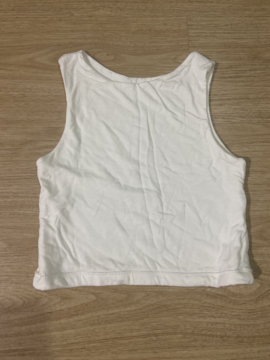 forsellka's tweet photo. ตัวแรก 100.-
Tank top สีขาว 40.-
เสื้อยืด nineties 50.-
เสื้อเชิ้ตสีขาว 90.- https://t.co/FQ7ppg401H