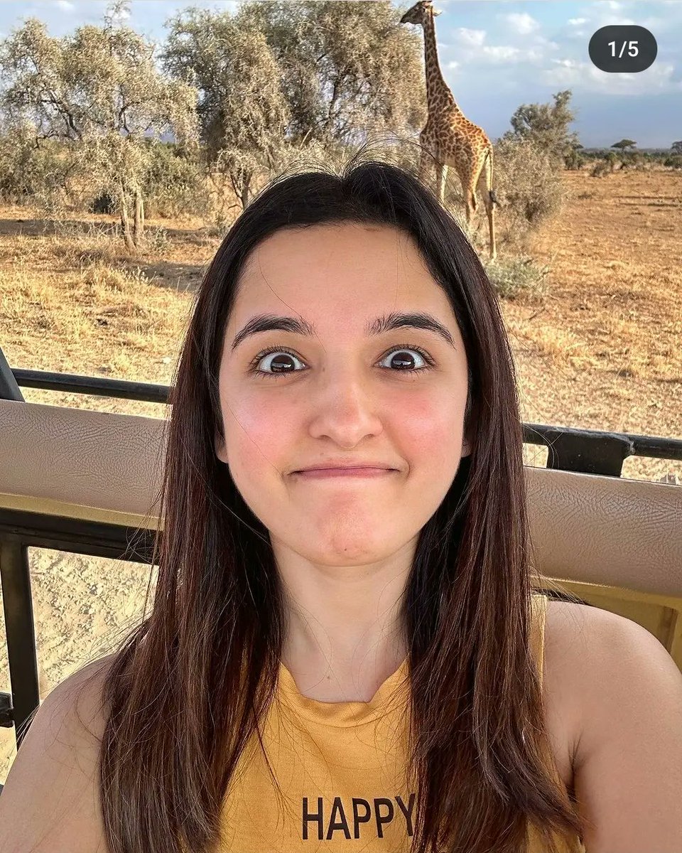 Sathya1922000's tweet photo. So beautiful pic of @ShirleySetia 💖 
#teamshirley #shirleysetia 
@BibssShirley @iNatashaSingh @RiyaaShirley @Sagar_Barapatre @jaydeepsudani22 @pp_pravesh @itsKishankk @k_venkatprasad @Rishadhussain4 @Geet143Music @MehakSeth3 @paayuhart @JoannaMDC15 @aakesh_garg @mad_kingAk14 ☺️ https://t.co/9E1DitgByX