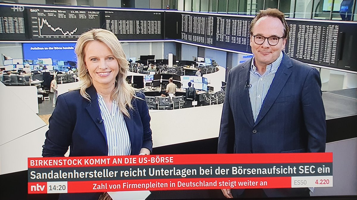#Birkenstock's IPO in the US // Strong statement of a strong brand // It capitalizes current hype & strategic collabs with luxury brands // Top #brand management & #strategy //Product placement in #BarbieTheMovie 🎯// Thanks @ntvde @teleboerse 📺min. 03:14 n-tv.de/mediathek/send…