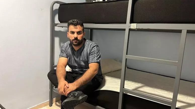 Spain is deporting to Iran, Kurdish activist Mohammad Rahmatinia, his wife Zeinab and their 7 yo son. The family will be forced to board a plane from Barcelona to Tehran in a few hours if we can’t stop this madness. It’s happening in the EU <a href="/EU_Commission/">European Commission</a> ara.cat/internacional/…