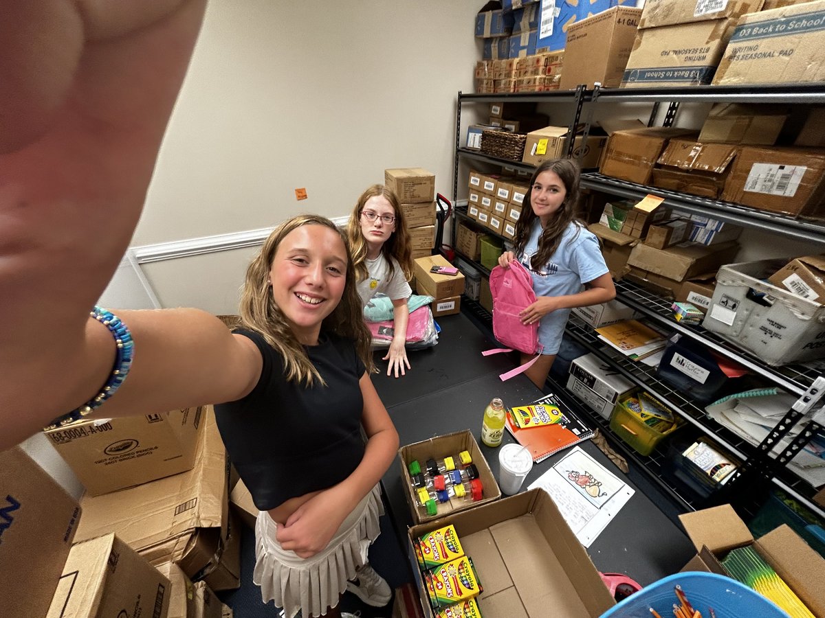 CrayonsMatter's tweet photo. Oh what a few weeks it's been! 
725+ backpacks stuffed and delivered... volunteer with us and experience the joy for yourself! 

#crayonsmatter #nonprofit #sogso #artmatters #schoolsupplies #domoregood #greensboronc #TBT https://t.co/snwONbnRfx