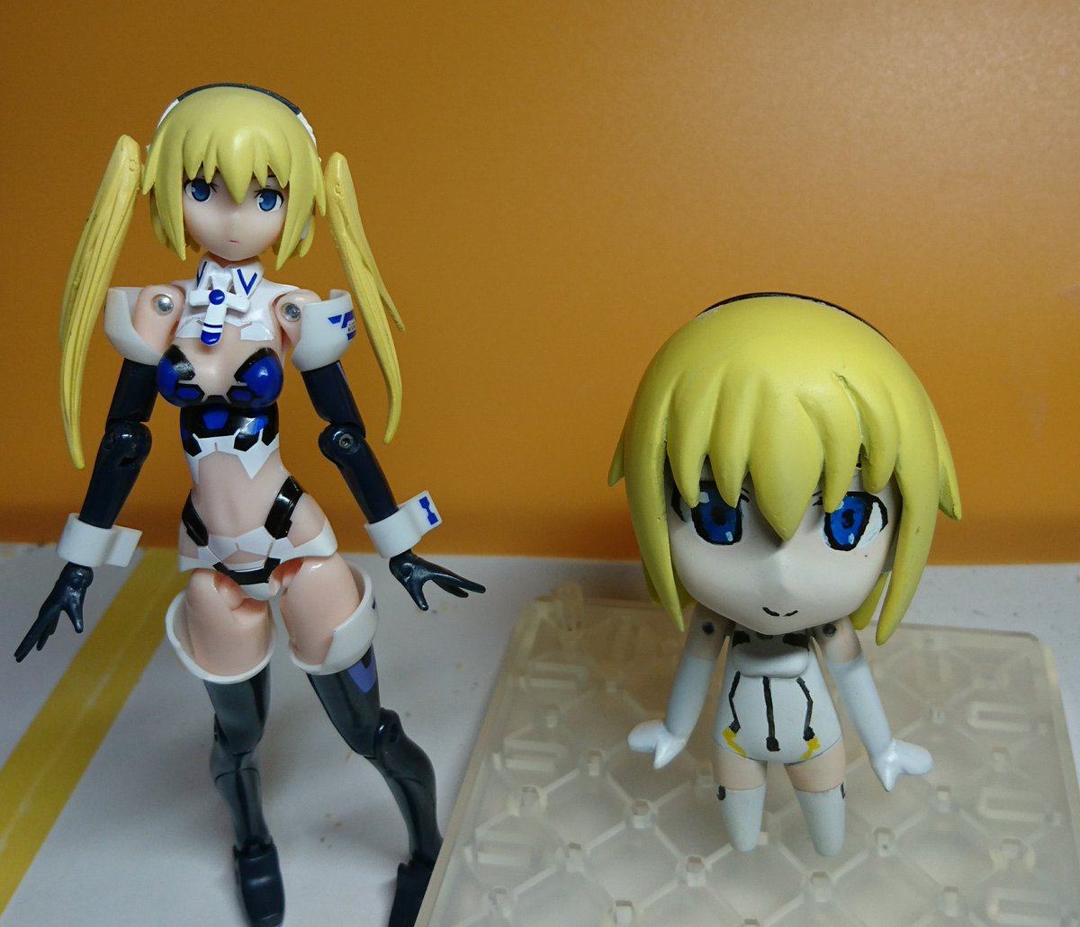 「#武装神姫17周年 おめおめ〜画像探したら、しろにーとアークが好きなのに持ってる」|遠音アズナのイラスト