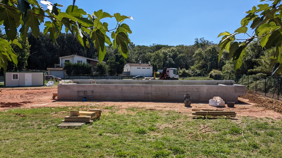 LIFE_BIODAPH2O's tweet photo. 💧🔄BIODAPH units at the demonstration site in Quart (Girona) have been installed by @sorigue_ !

Now it is time to connect the WWTP to the BIODAPH reactor, fill it with secondary effluent and allow the biofilm to grow on the walls &amp; lamellas of the internal part of the reactors https://t.co/FCoJwvKD33