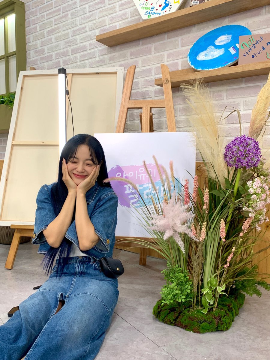 [📸]
230907
아이유의 팔레트

아이유 선배님과 함께해서 행복한
세정이의 세상🎨

#김세정 #KIMSEJEONG
#세정 #SEJEONG
#1st_ALBUM_門
#Top_or_Cliff #항해