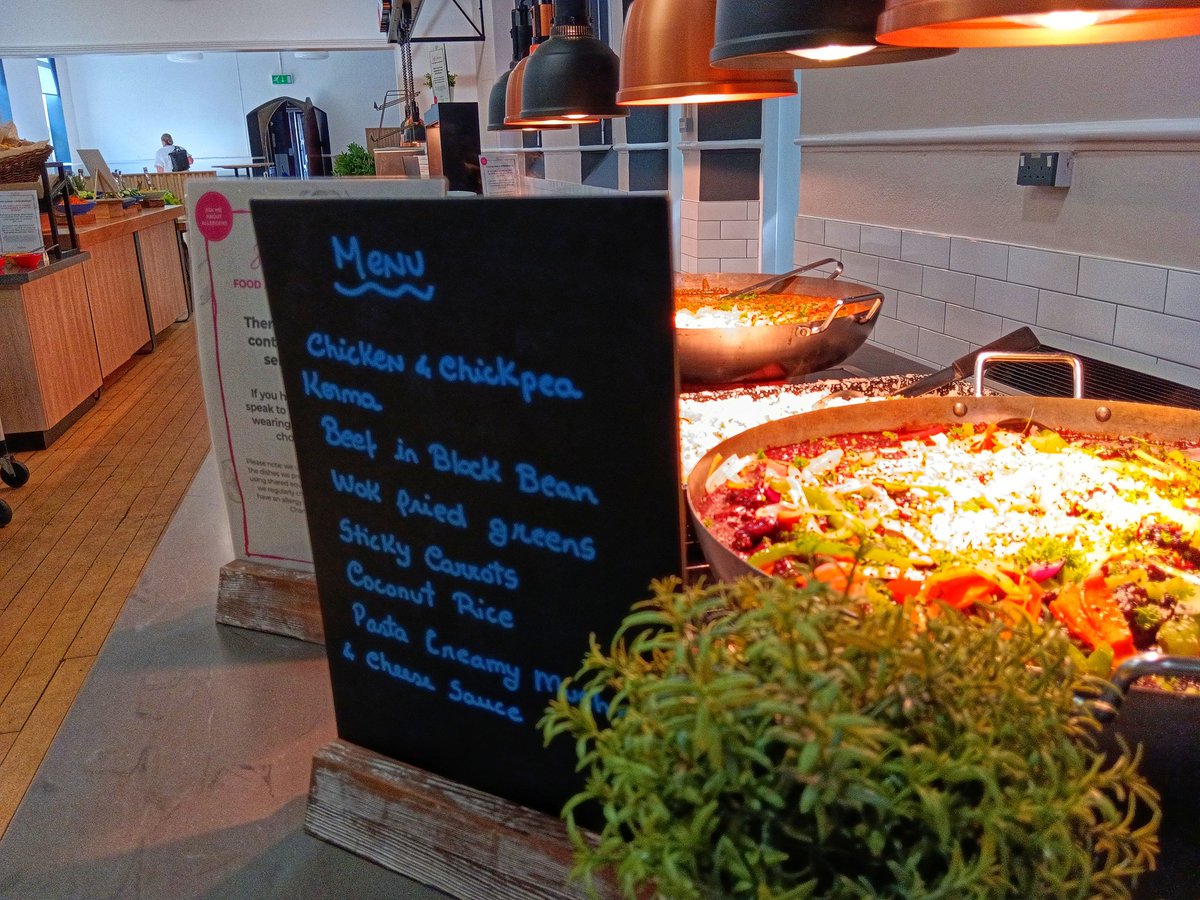 Josephmbryan's tweet image. Fantastic lunch from the @HolroydHowe team @SpedeNews in the new look sixth form dining room. Great work by everyone. @JPHolroyd @ChefSi71 @OliCullers @pammybabe68 @chefbenji64 @DamianBlake4 @DanielCollier84