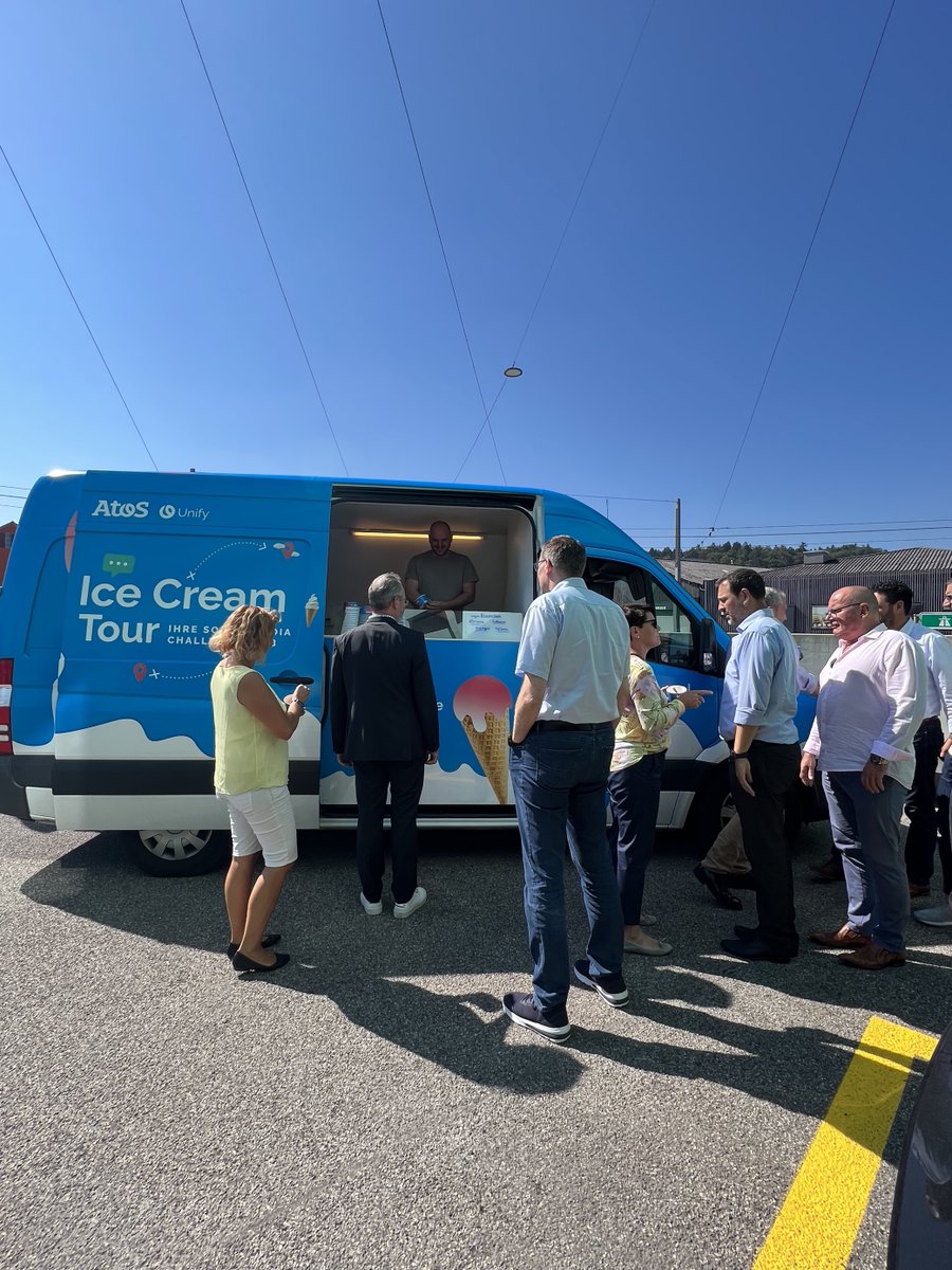 UnifyMitel's tweet photo. Auch #UnifyPartner @umb1978, den wir heute auf unserer #UnifyIceCreamTour besucht haben, weiß gute italienische Eiscreme zu schätzen 🍦 Da hat sich die Teilnahme am Rennen um den Besuch unseres Ice Cream Trucks doch wirklich gelohnt 🚐💘 https://t.co/cKv2JkuuIq