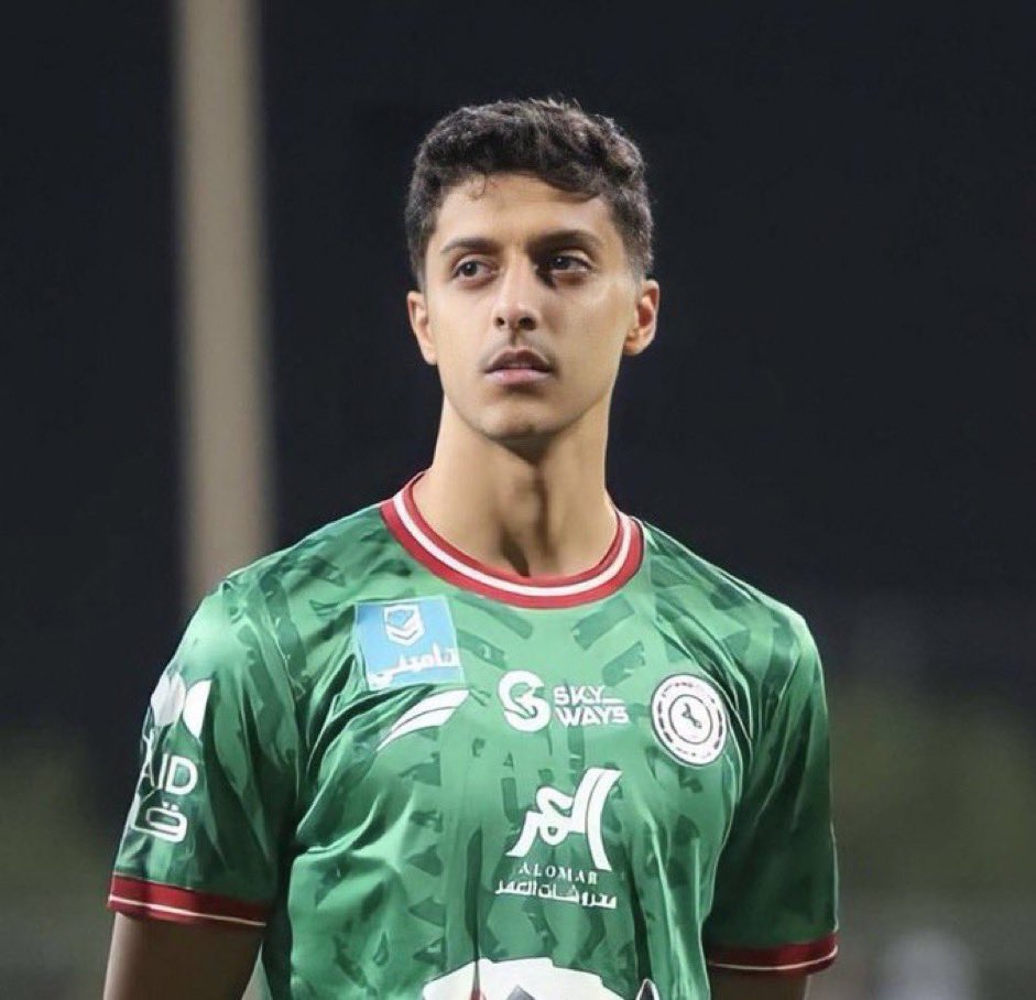 فيصل الغامدي لاعباً لنادي #الاتحاد .. 🖤💛
#صيفية_العميد