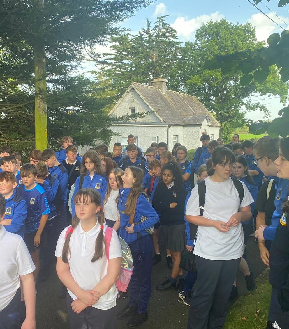 colmhuirecoed's tweet photo. @colmhuirecoed first Year students super excited for their wellbeing &amp; team building hike today...have a fantastic day students &amp; staff and enjoy the barbeque in Sept sunshine afterwards🌞😎 #etbethos  #firstyear2023 #care #community #equality #respect #teambuilding @TipperaryETB https://t.co/7ZgG29F5o6