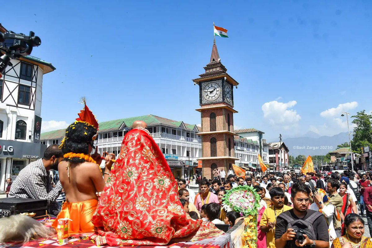 Heyyy Pakistanis

This one for you straight from Lal Chowk, Kashmir 🔥

#Janmashtami ❤️