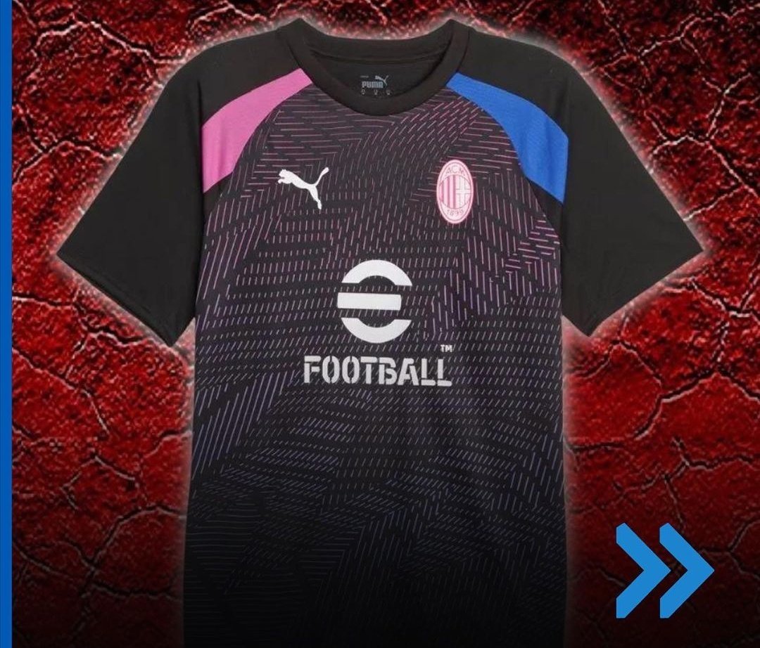 ACMilan_Brasil's tweet photo. 🚨 Depois dos protestos dos torcedores do Milan (inclusive das organizadas), a Puma retirou do site a nova camisa de aquecimento do clube. Não é mais possível adquirir nenhuma camisa ou casaco deste modelo. https://t.co/y9F1yEW0d1