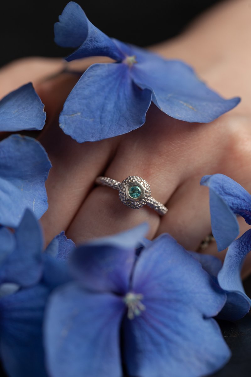 Into the blue. The colour #blue is thought to bring a sense of calm and stability.

#silverring #handmadering #ringoftheday