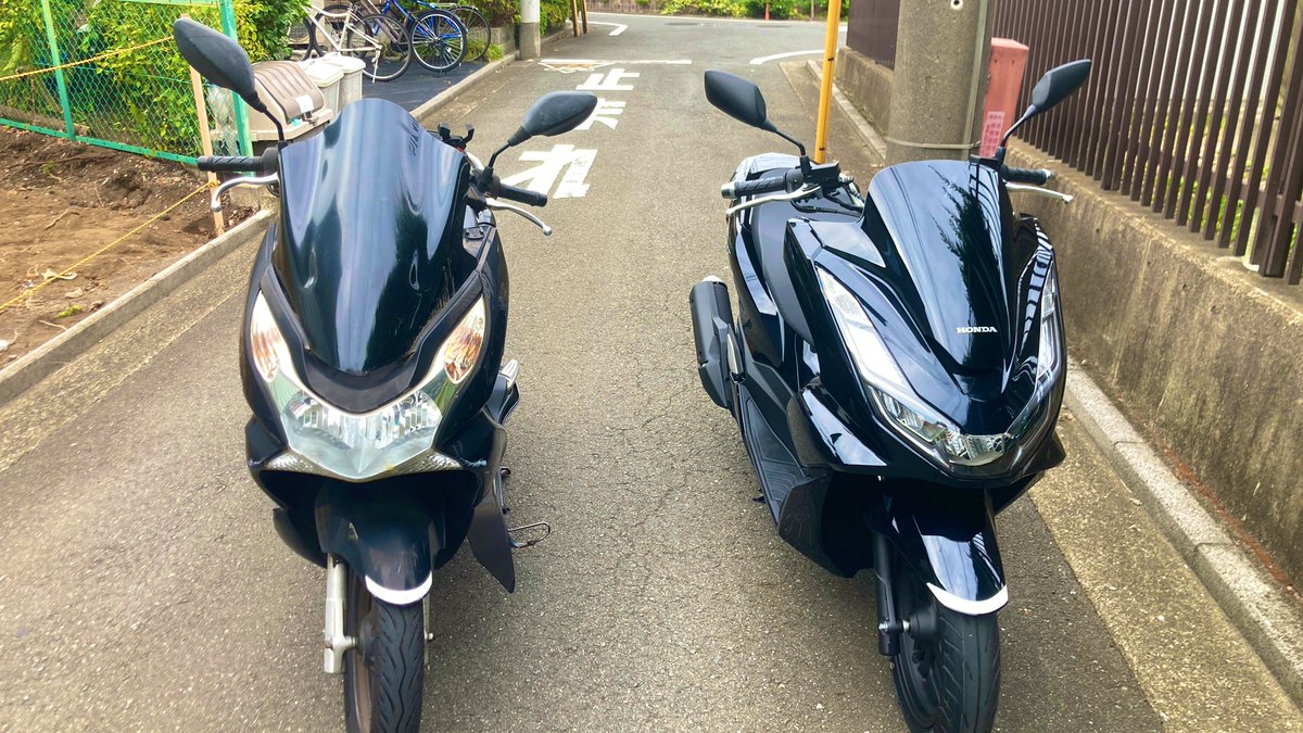 696Dr's tweet photo. →
石川さんの2023年式最新のPCX

←
久田の2012年式初期型PCX

新車っていいなあ。。
交換してくれないかなぁ。。 https://t.co/Iw5PiF2rVN