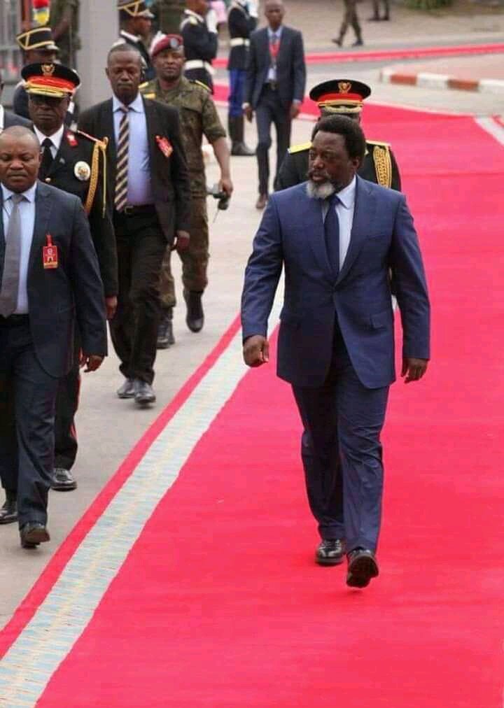 jean_lomanga's tweet photo. #RDC alternance et enjeux politiques 2023: @fatshi13 le grand Goliath, @drcJosephKabila le petit David. Qui vivra verra https://t.co/5ma8YMkfcD