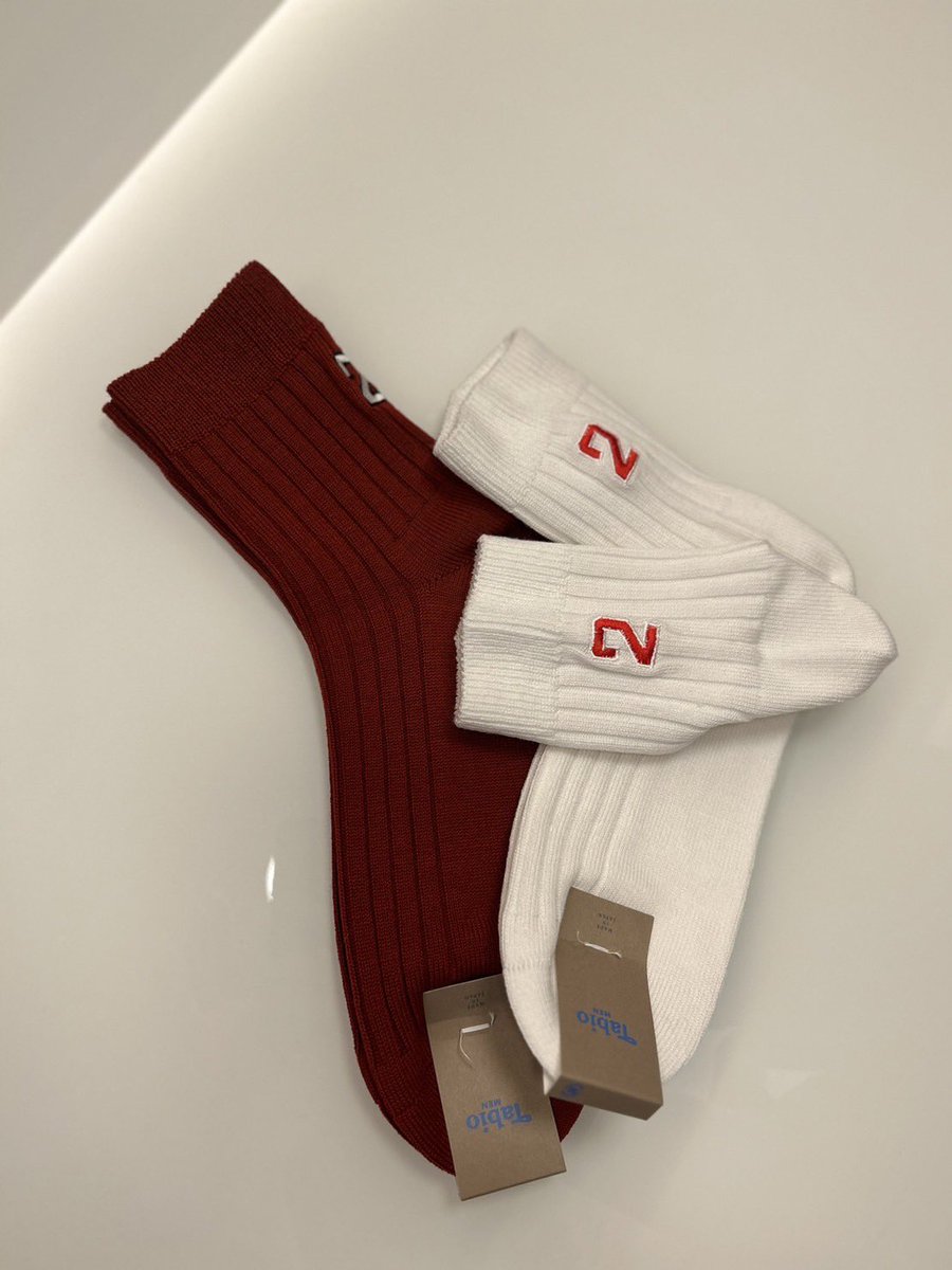 熊本の靴下屋様より
背番号入り靴下をいただきました⚽️🧦

履き心地抜群です☆

9/8(金)10:00〜
靴下屋ゆめタウン光の森店にて販売開始です！

詳しくは靴下屋ゆめタウン光の森店様の投稿をご覧ください👀
 x.com/kutushitaya_y_…