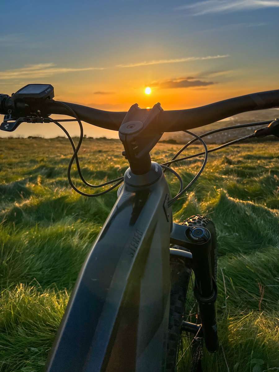 Sunset on the hills of Ayrshire #Ayrshire #northayrshire #Ayrshireandarran #visitscotland #cubebikes #Scotland #cyclescotland @CUBEBikesUK