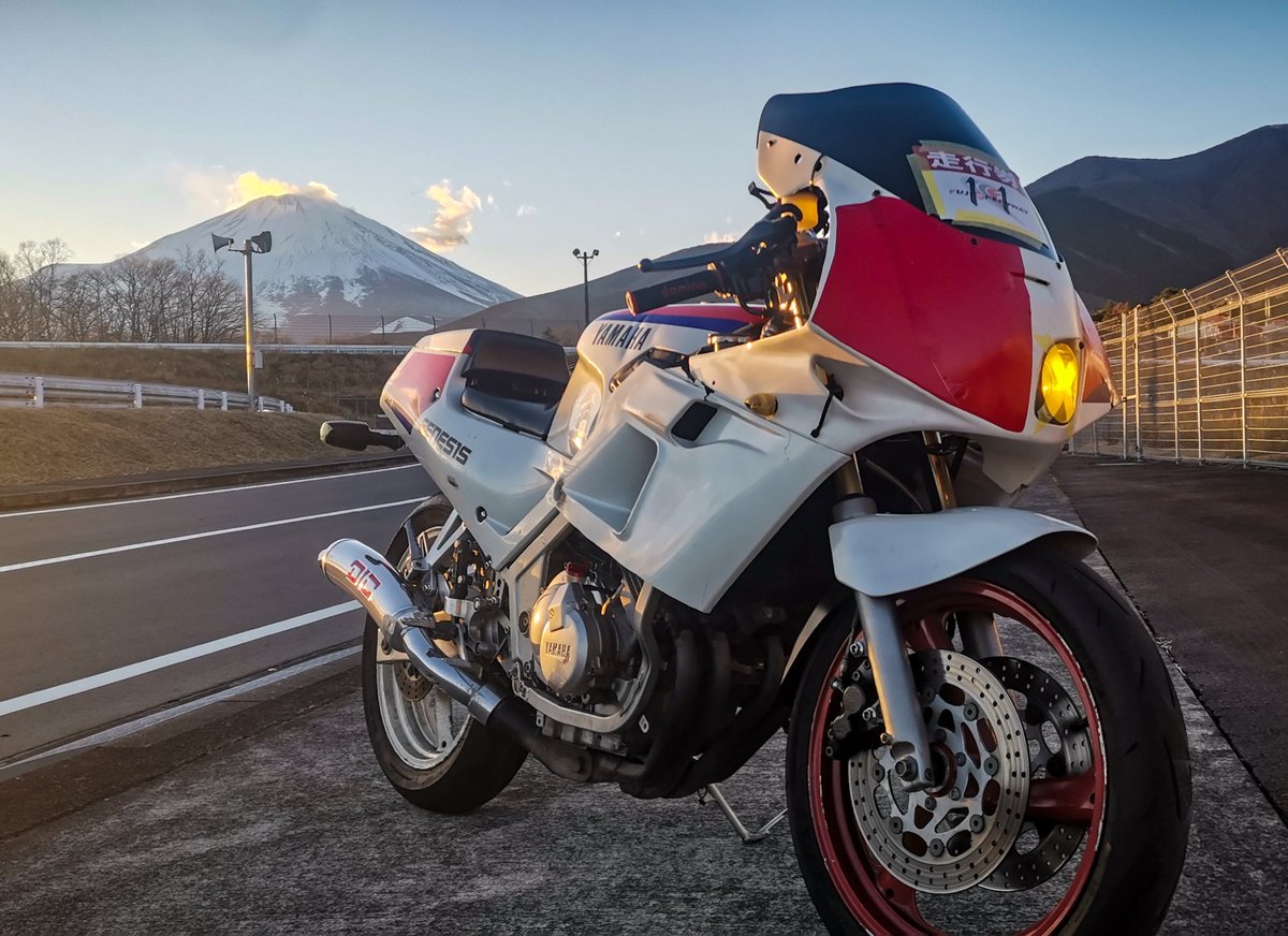 _beginner_rider's tweet photo. いろいろ変わったから固定変更
FZRとTZM2台と86乗ってます
86はまだ納車されたばっかりでこれからです https://t.co/l5cHe87vm0