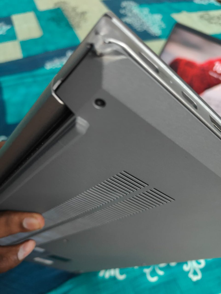 commonman_srini's tweet image. @Flipkart @Lenovo_in placed an order in flipkart and received this damaged product.
Tried to place replacement request bu flipkart app is giving an error that we can&apos;t place damaged product as reason since this was delivered using openbox delivery