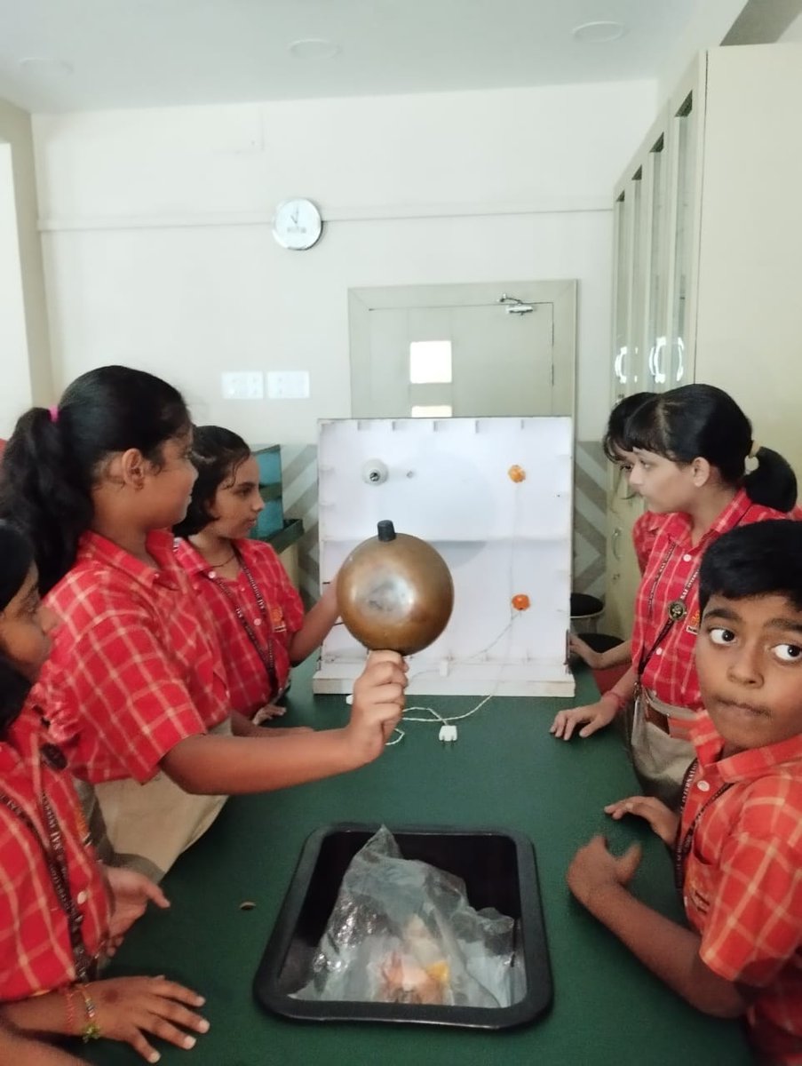 SAI_Edu_In's tweet image. In  their science lab sessions, SAIoneers from Class V, embarked on an  enriching journey of experiential learning. They explored the  characteristics of opaque, transparent, 
#ExperientialLearning #LabClass #LightAndShadows