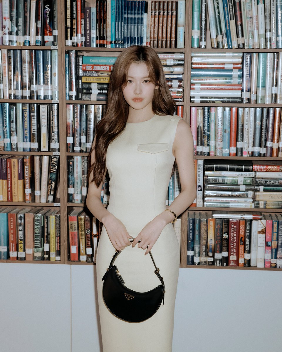 JYPETWICE's tweet photo. SANA &amp; PRADA

SANA attends Prada Mode Seoul as the BRAND AMBASSADOR for PRADA 🖤
https://t.co/FmO4NPfQQ4

#TWICE #트와이스 #SANA #사나 #PRADA #광고 https://t.co/RzbavB1Baf