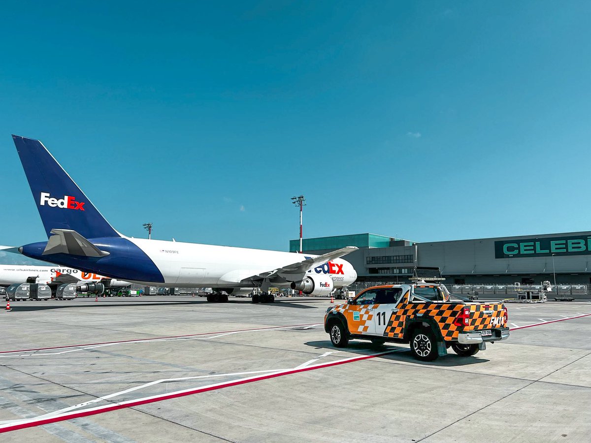 Dünyanın önde gelen taşımacılık şirketlerinden olan @FedEx @igairport da küresel tesis yatırımını yapacak❗️👏 FedEx’in tesis yatırımı, Havalimanımızın sadece yolcular için değil, aynı zamanda kargo ve lojistik sektörü için de stratejik bir merkez olduğunu gösteriyor. 📦✈️🧿
