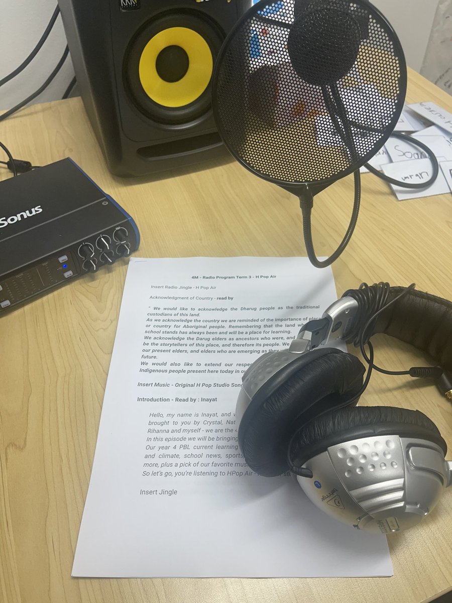 HPopStudio1's tweet image. 4M radio script writing class this week … putting structure to student voice in preparation for a new H Pop Air episode coming soon 🎧😎🤩📻#hpopair #studentvoice #scriptwritingclass @Maxine_Johns06 @baddour_r @see_natalie
