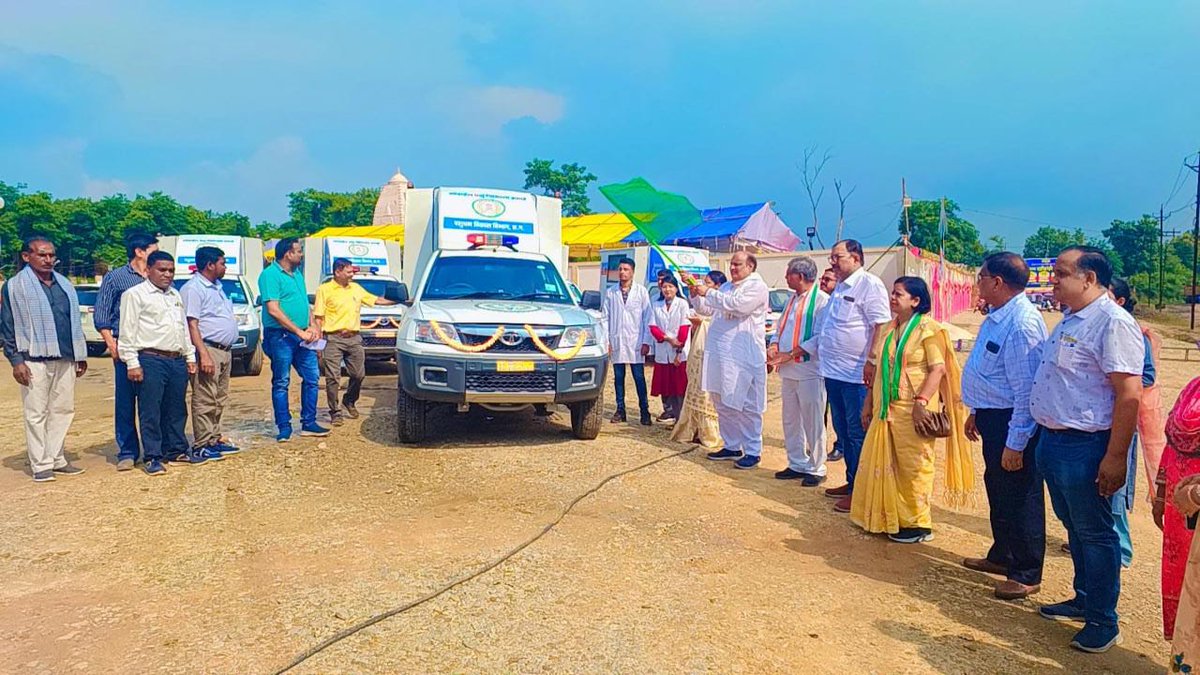 KorbaDist's tweet photo. राजस्व मंत्री श्री जयसिंह अग्रवाल ने मोबाइल पशु चिकित्सा इकाई को हरी झंडी दिखाकर रवाना किया। इससे बीमार व घायल पशुओं के त्वरित उपचार में आसानी होगी। हेल्पलाइन नंबर 1962 भी जारी किया गया है।
@DPRChhattisgarh
@ChhattisgarhCMO
#mobileveterinaryunit
#छत्तीसगढ़_सरकार_भरोसे_की_सरकार https://t.co/ze8FD0dYac