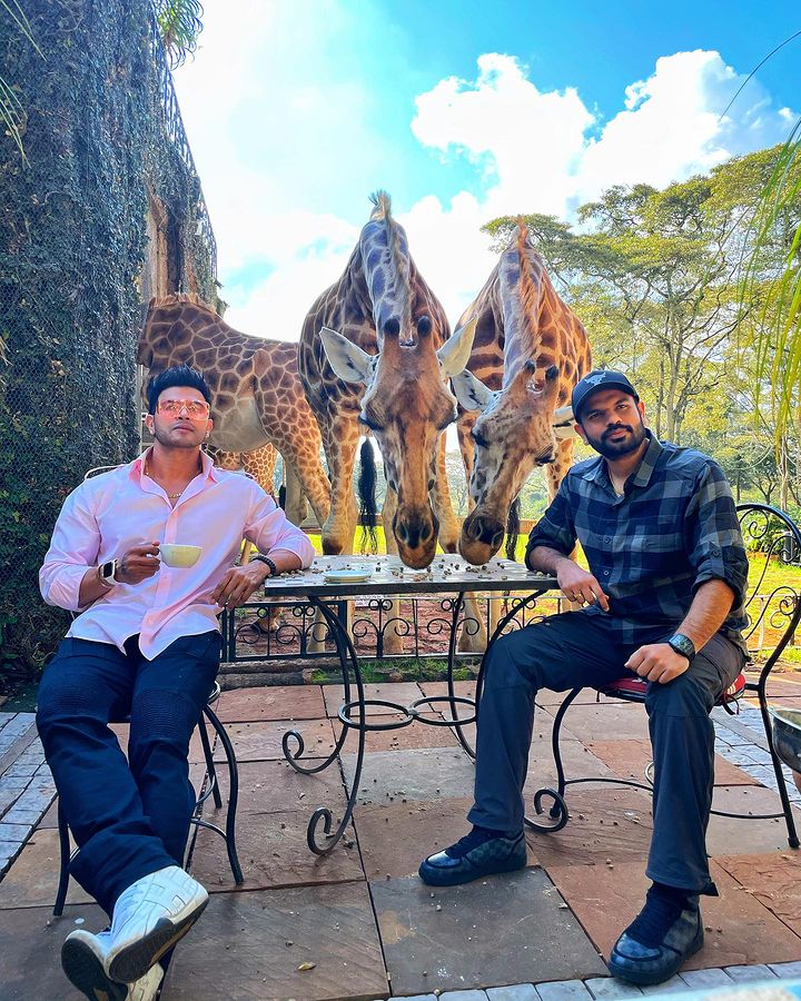 iSahilKhan's tweet photo. Happy Birthday @directorsamkhan ❤️💥 The Movie Director For My Next Hindi Film 🎥 🍿 #StyleReturns #Style2 #pictureabhibakihaimeredost😉 @thegiraffemanor #giraffmanor🦒 🦒 🦒🦒🦒🦒🦒🦒🦒 https://t.co/fhR5tE7pyR