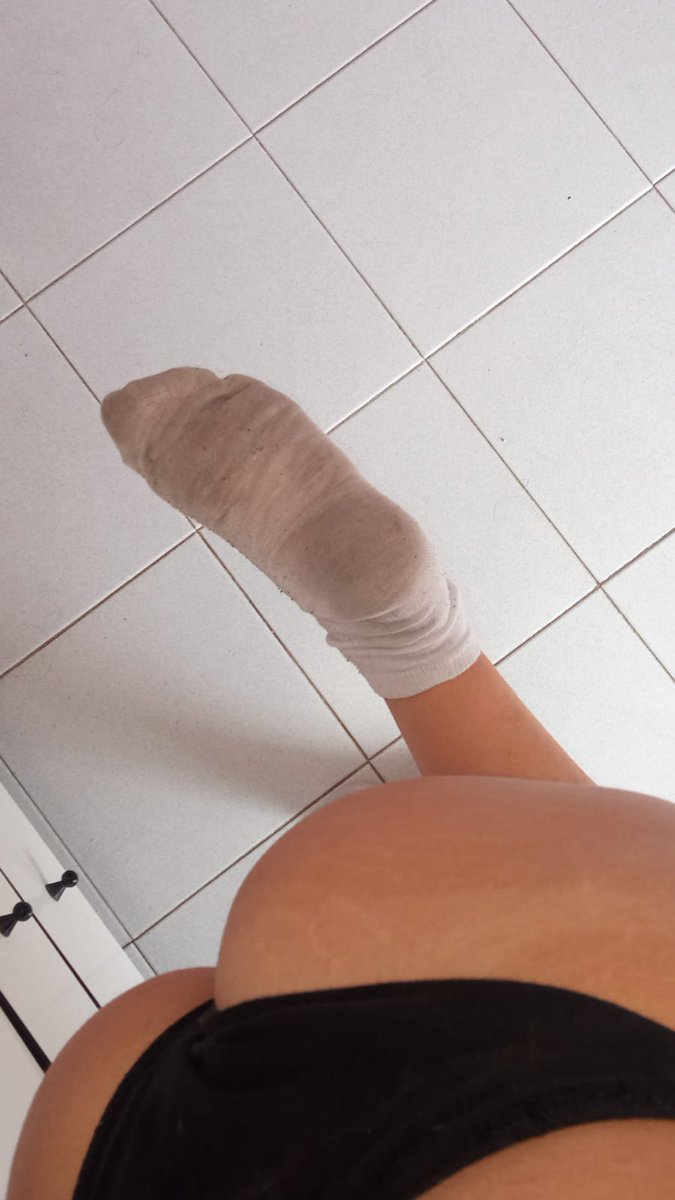 _gothmistress_'s tweet photo. Chi di voi cani desidera i miei piedi?
Siete solamente esseri inferiori che non meritano altro che i miei piedi sporchi #findom #findomdom #femdom #bdsmِ  #moneyslave 
@rtandlike_ @RT_findommiss @Brun0Parent @FindomRT8 @dev_oted @findomitalia1 https://t.co/7uSqnujHEX