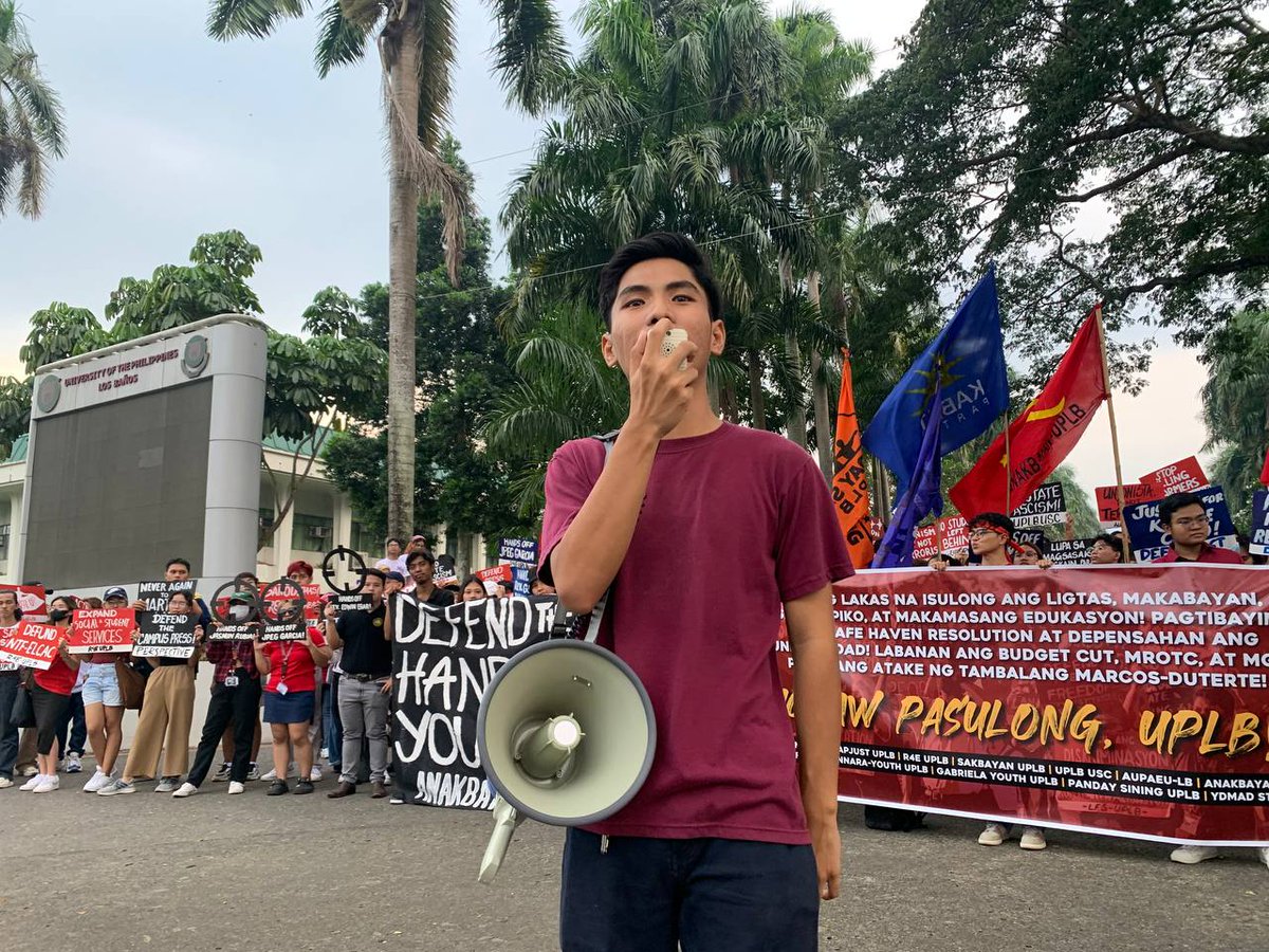 uplbperspective's tweet photo. LFS UPLB, tungkol sa Balikatan exercises: Para saan ang military exercises na ito na ginagwa ng impeng US sa bayan? Malinaw na hindi ito para sa bayan... Wala itong dulot kundi bagabag sa mga residente.
#FirstSemRage
#IgpawPasulongUPLB
#DefendTheDefenders https://t.co/SxBgkBHHUo