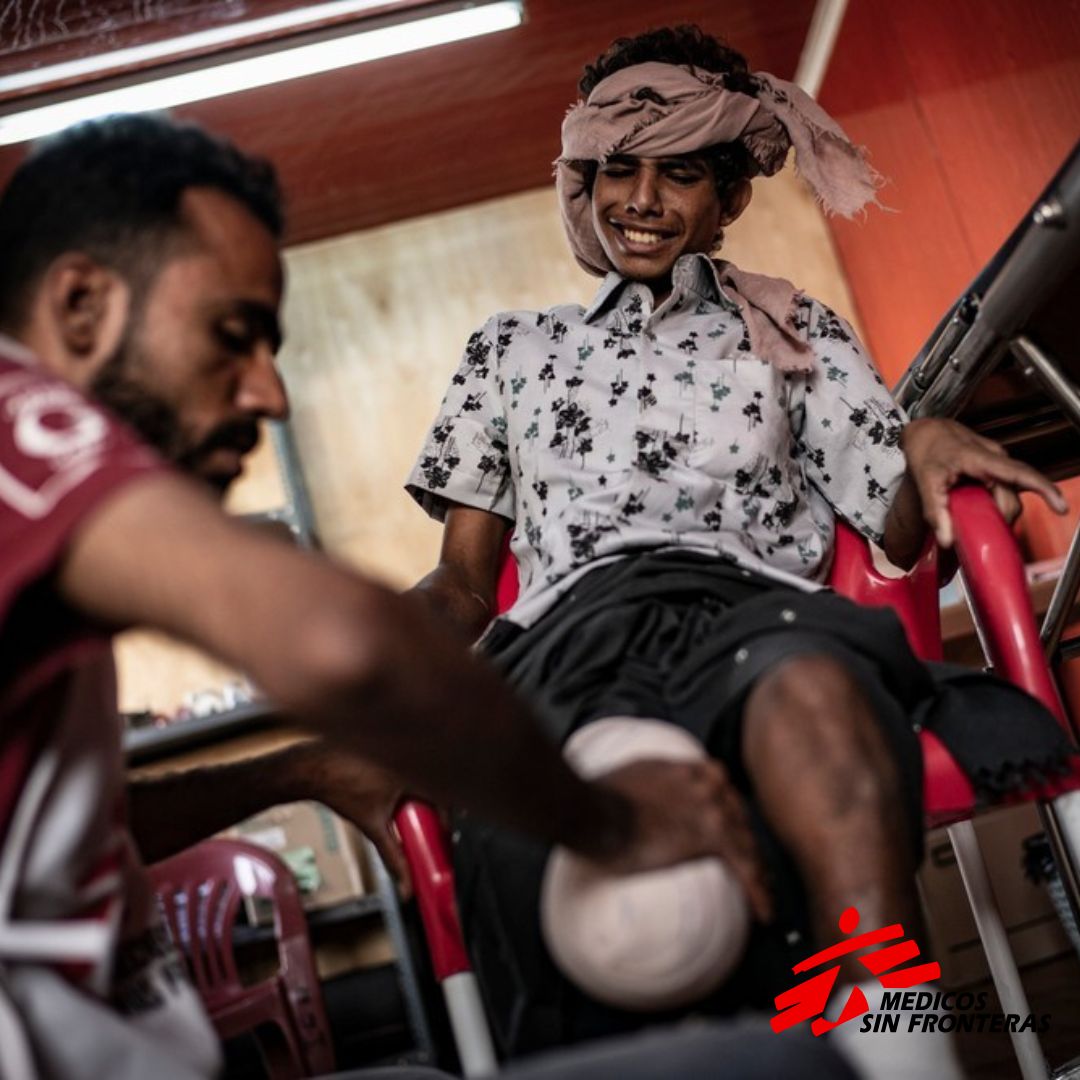 Testamenta_com's tweet photo. Ali, de 18 años, resultó gravemente herido por la explosión de una #mina mientras caminaba por los campos de Mawza, al este de la ciudad de Mocha, en Yemen #AyudaSocial #cirugía #hospital https://t.co/DfjCwhHJOU