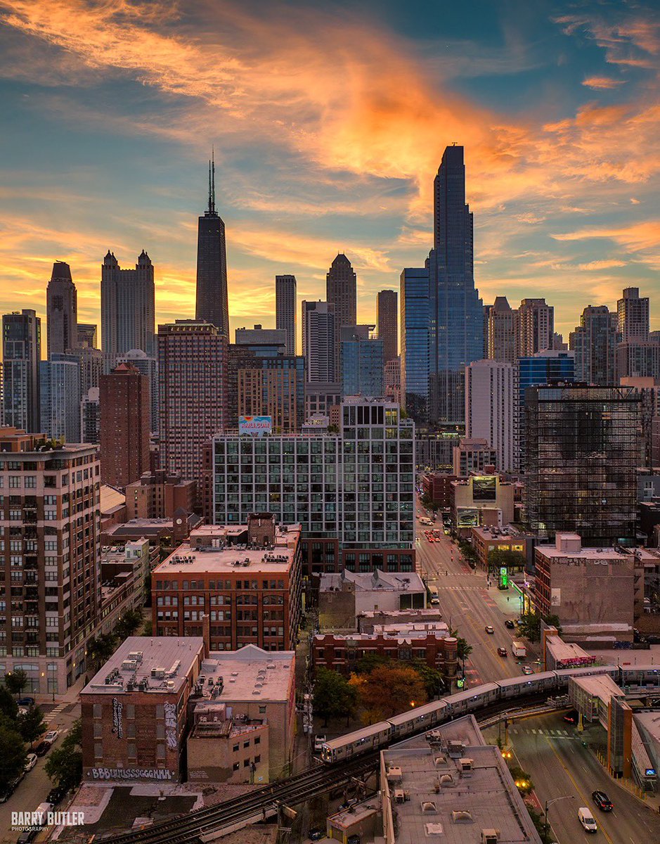 barrybutler9's tweet image. Morning commute on the Chicago Transit Authority.