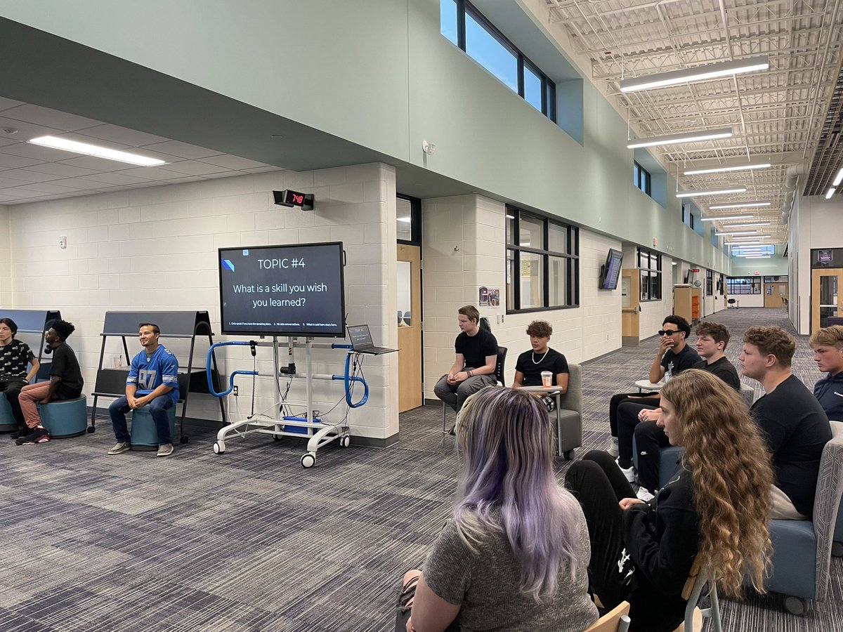 Ms_Varney_'s tweet photo. Relationships are key - Mr. Zajac is engaging his Algebra 2 scholars in some intentional community building this morning @whs_wolves #BetterTogetherWPS https://t.co/Apb8j4r8um