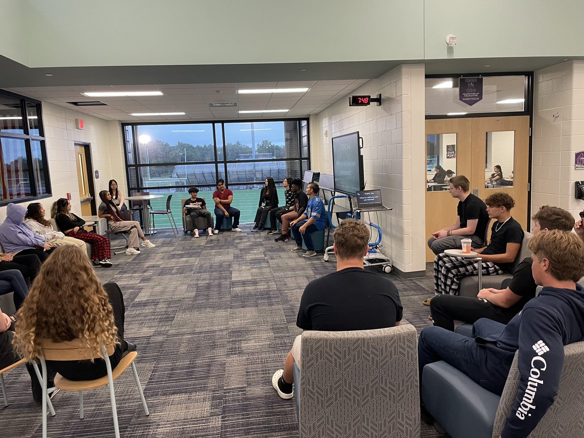 Ms_Varney_'s tweet photo. Relationships are key - Mr. Zajac is engaging his Algebra 2 scholars in some intentional community building this morning @whs_wolves #BetterTogetherWPS https://t.co/Apb8j4r8um