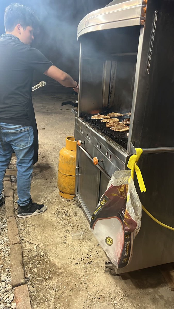 MiPuembo's tweet image. Buen día comunidad !! El día de ayer gracias a la unión de habitantes Del Valle de Tumbaco, @NuestroValleEc #RedSOS, #RescatemosCumbaya y @MiPuembo ! Logramos entregar 70 cenas para personal de @BomberosQuito y personal del @MunicipioQuito !! Apoyando en la emergencia 🆘.