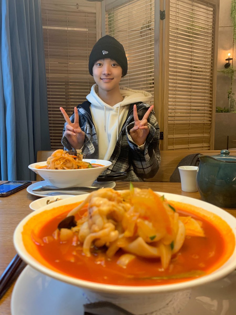 _hellonekochan_'s tweet photo. ❤️ 🧡 💛 https://t.co/rniX9Njvmi