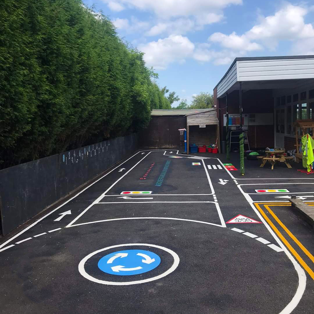 ThermmarkINT's tweet photo. Road tracks can take any form and are easily created on site on the install day. A great intersection between safety and run, road tracks are a vital part of learning, teaching children road awareness and safety.

#playgroundgames #outdoorplay #sportpremium #playgroundmarkings https://t.co/JJ0OZZaAJm