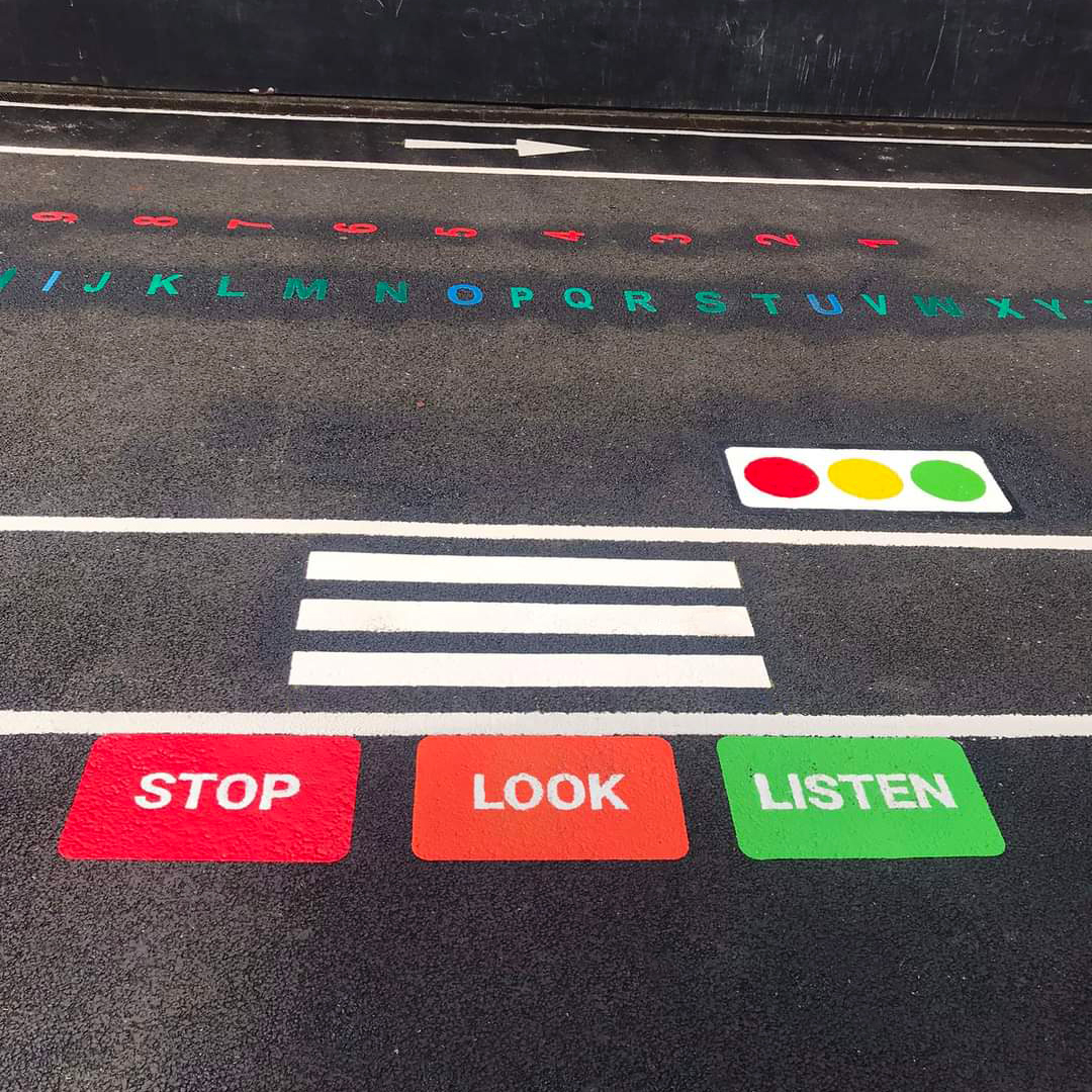 ThermmarkINT's tweet photo. Road tracks can take any form and are easily created on site on the install day. A great intersection between safety and run, road tracks are a vital part of learning, teaching children road awareness and safety.

#playgroundgames #outdoorplay #sportpremium #playgroundmarkings https://t.co/JJ0OZZaAJm