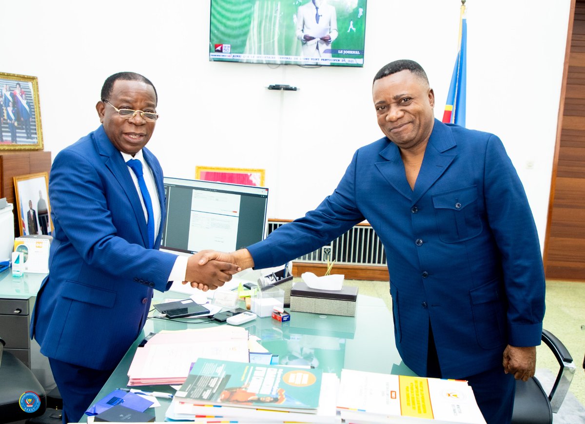 Sunset28021963's tweet photo. V/P du regroupement politique AFDC-A , l'hon @ngoyikasanji11 a échangé le 05/09/2023 avec son autorité morale, Prof. @PLukwebo.
Il a précisé que l'objectif des échanges fructueux était axé sur la réélection de  SEM @fatshi13 et la victoire écrasante de l'AFDC-A aux législatives. https://t.co/I0mGIXelHm