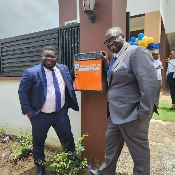 ghanapost_'s tweet photo. All Homes at the newly commissioned State Housing Company Legacy Court have been personalised with the Ghana Post Scuttle Parcel  Boxes. 

Request your Scuttle box from the nearest Post Office today. Get connected

#GhanaPost 
#scuttlebox 
#24hrDelivery 
#SecuredSmartDelivery https://t.co/PbLIekaumO