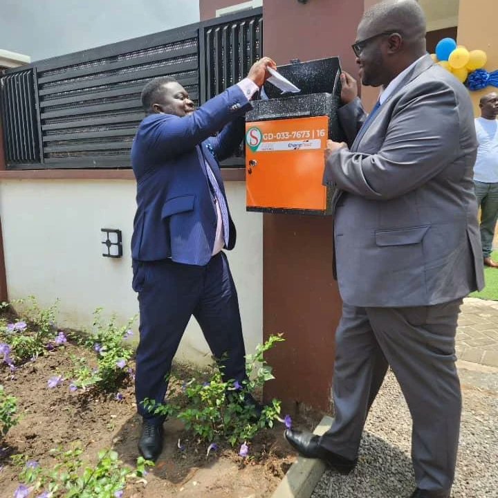 ghanapost_'s tweet photo. All Homes at the newly commissioned State Housing Company Legacy Court have been personalised with the Ghana Post Scuttle Parcel  Boxes. 

Request your Scuttle box from the nearest Post Office today. Get connected

#GhanaPost 
#scuttlebox 
#24hrDelivery 
#SecuredSmartDelivery https://t.co/PbLIekaumO