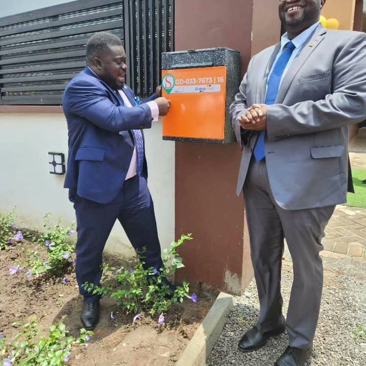 ghanapost_'s tweet photo. All Homes at the newly commissioned State Housing Company Legacy Court have been personalised with the Ghana Post Scuttle Parcel  Boxes. 

Request your Scuttle box from the nearest Post Office today. Get connected

#GhanaPost 
#scuttlebox 
#24hrDelivery 
#SecuredSmartDelivery https://t.co/PbLIekaumO