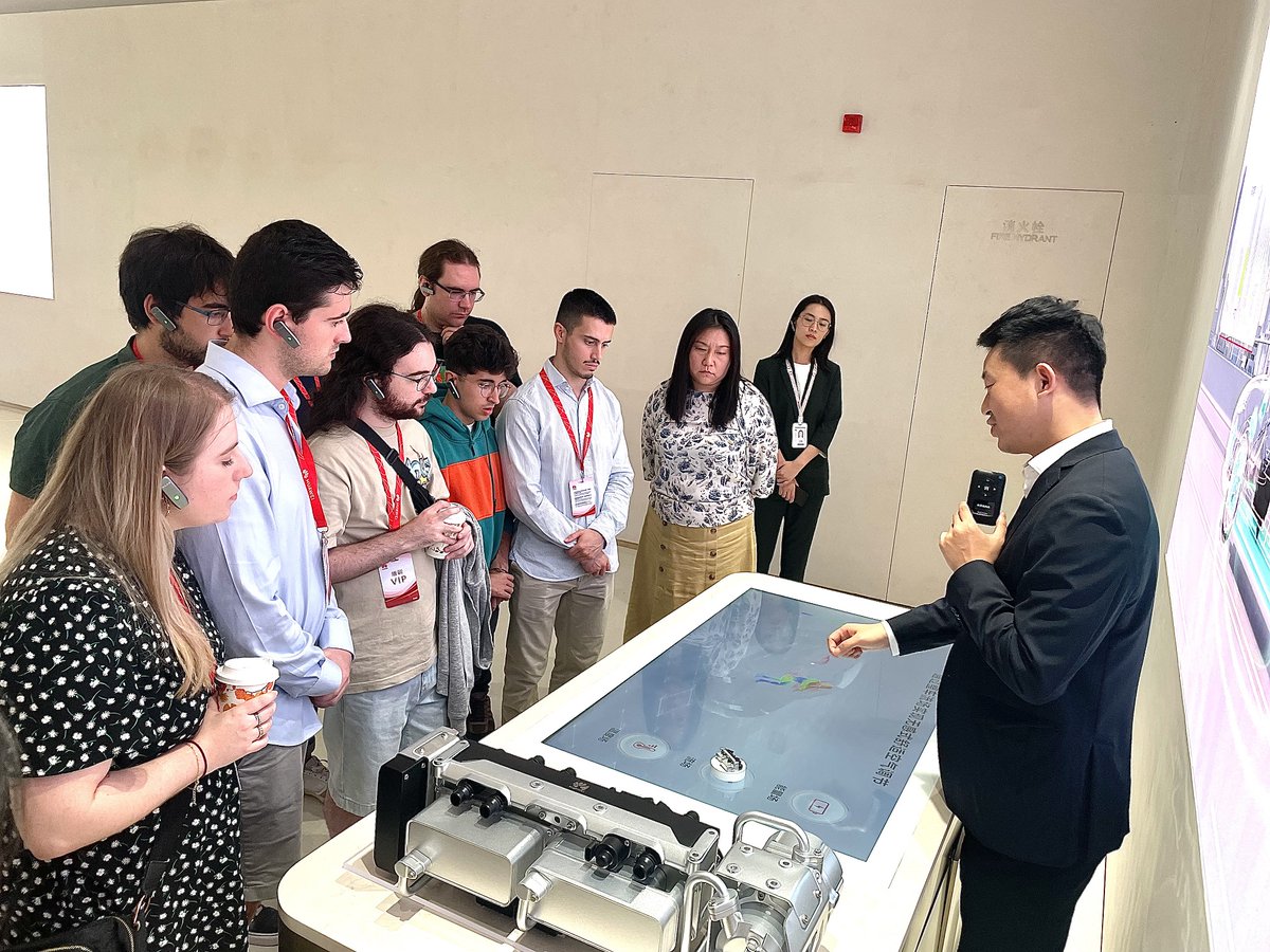 HuaweiSpain's tweet photo. ¡Nuestros nueve ganadores de la competición de #Ciberseguridad de la #NationalCyberLeague (@es_ncl) organizado por la @GuardiaCivil han disfrutado de su viaje a #China con nuestro programa #SeedsForTheFuture 👏!

👉 Potenciando su #talento en #Ciberseguridad, #lA, #IoT, #5G y #Cloud.

🦾 Recibiendo la #criptomoneda oficial de la CyberLeague, el “#tricoin”.

🚀 Conociendo a grandes expertos del sector tecnológico

🤝 ¡Gracias todos por acompañarnos! ¡Juntos por una #ComunidadDigital justa, inclusiva y eficiente! #Tech4Good
