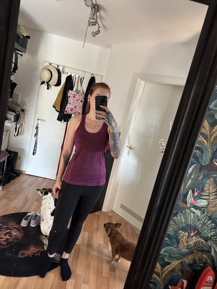 alary_cos's tweet photo. Well… let’s fetz. #WidowWorkout https://t.co/bb3cjTkBKk