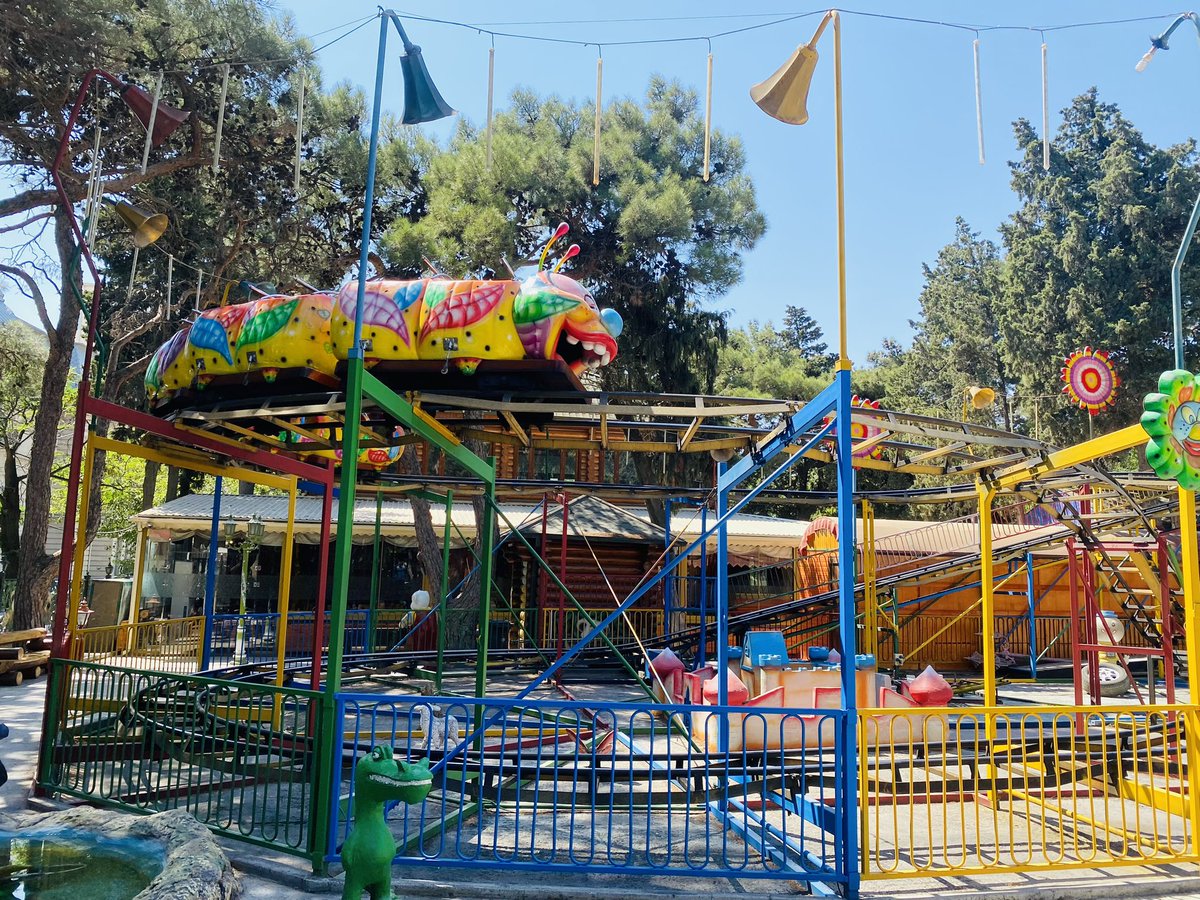 CoastersWide's tweet photo. Koala Park in central Baku is a cute little park aimed at the younger enthusiasts among us. The Big Apple coaster here has multicoloured supports and a colourful train. #RollerCoaster #AmusementPark #WWCOnTour #CredLife #Baku https://t.co/6s2i9jjSa3